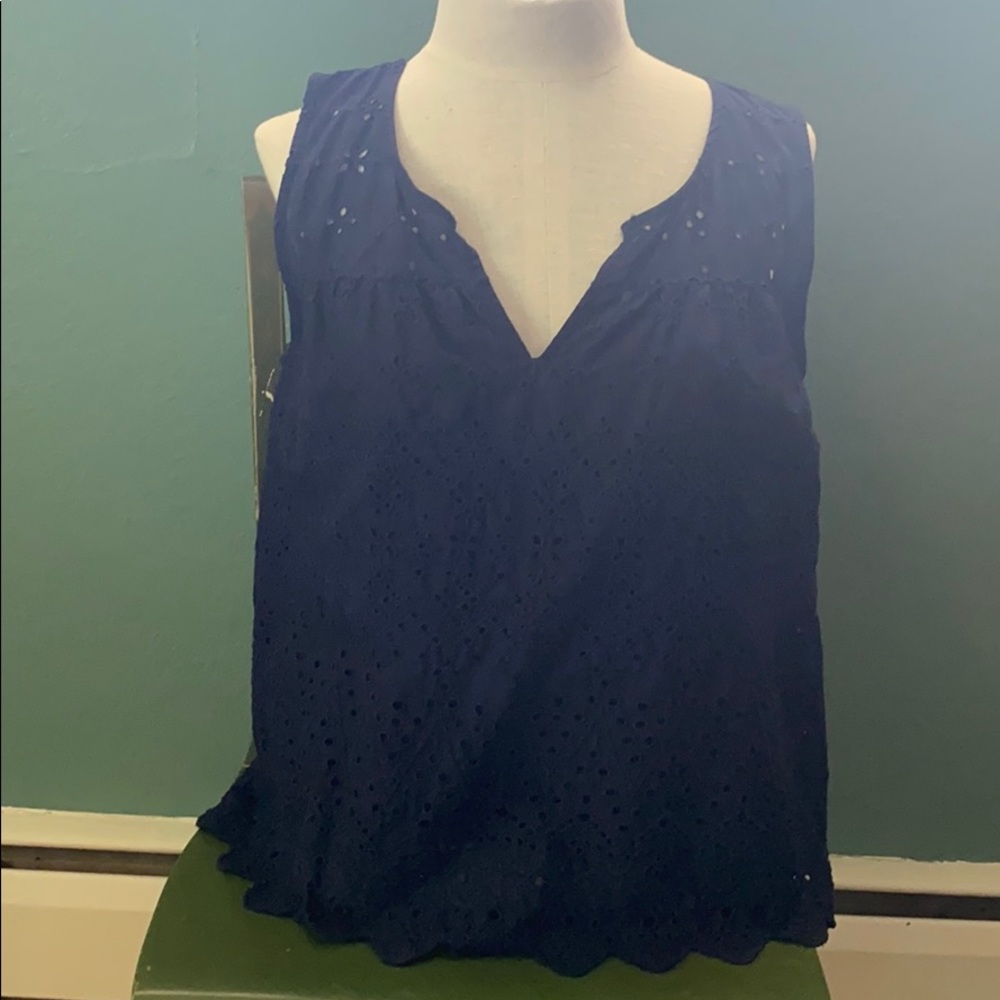 GAP eyelet tank NWOT